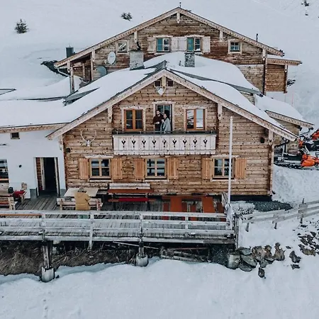 Berggasthaus & Resterhoehe イン ミッタージル